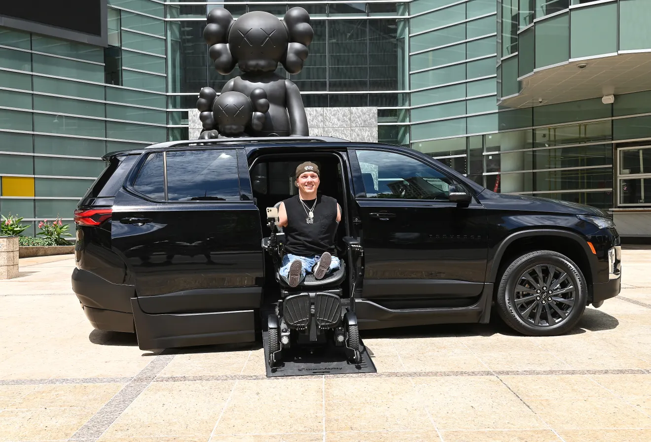 Designer born without hands gets new vehicle in Madison Heights
